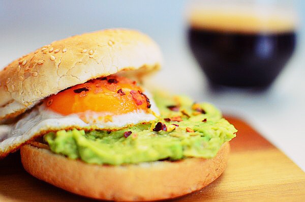 avocado egg burger 